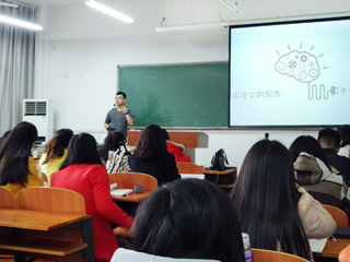 安徽大学王文韬博士应邀为冰球官网研究生做报告