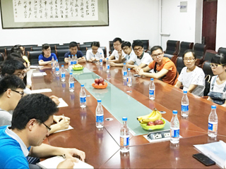 冰球官网召开2016届毕业研究生代表座谈会