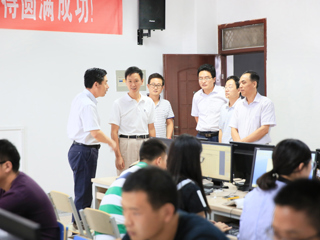 校领导看望参加全国研究生数学建模竞赛的冰球官网师生