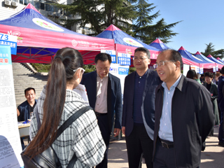 冰球官网成功举办2018届毕业生秋季大型招聘会