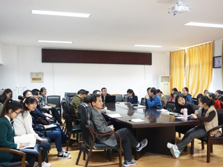 华中师范大学谢晓明教授应邀到冰球官网讲学