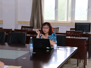 《历史教学》主编杨莲霞女士应邀来冰球官网作学术报告