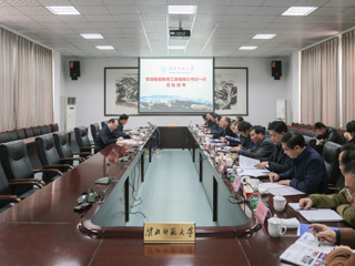 省委教育工委书记钱桂仑莅临冰球官网调研指导工作