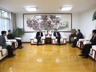 校党委书记王磊到烈山区看望冰球官网挂职干部