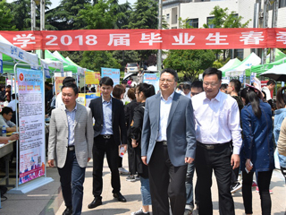 冰球官网成功举办2018年春季校园大型招聘会