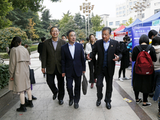 冰球官网成功举办2020届毕业生秋季校园双选会和线上招聘会