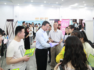 MG冰球突破官网网站信息学院举办2019年春季校园双选会