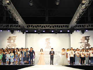 冰球官网成功举办2019届服装与服饰设计专业毕业展演