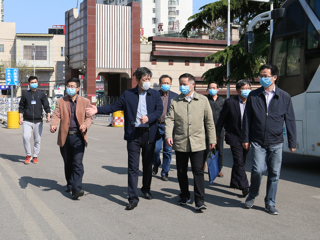 安徽省教育厅、淮北市疾控中心返校评估专家组来冰球官网查验学生返校准备工作