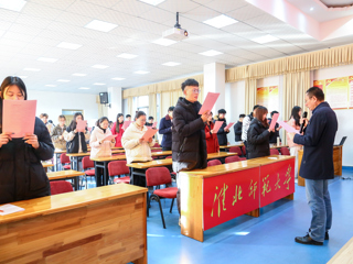 MG冰球突破官网网站开展“宪法晨读”活动