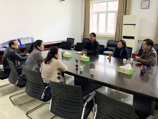 淮北秋艳服装厂来冰球官网美术学院洽谈校企合作