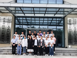 冰球官网创新创业学生团队赴大学科技园观摩学习