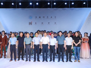 冰球官网举办2022届服装与服饰设计专业毕业展演暨第十二届服装设计大赛