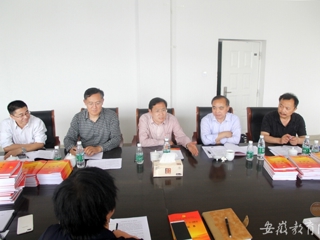 安徽教育网报道冰球官网“两学一做”学习教育督导组到信息学院调研督导