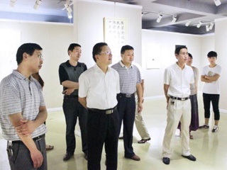安徽学生资助网报道冰球官网举办“诚信为本·立德修身”主题书画展