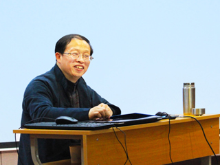 石海松应邀到冰球官网作书法艺术报告