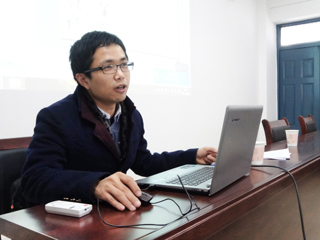范国新应邀到冰球官网作学术讲座