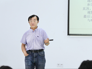 南京大学彭纪生教授应邀来冰球官网讲学