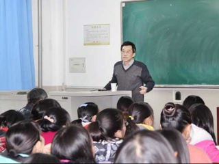 北京大学王余光教授应邀来冰球官网作学术报告