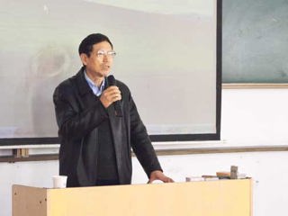 华东师范大学陈建华教授应邀来冰球官网做学术报告