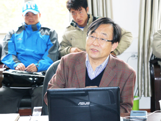 国家体育总局体育文化发展中心崔乐泉教授应邀来冰球官网讲学