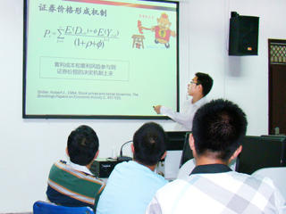 暨南大学李晓龙博士应邀来冰球官网经济学院做学术报告