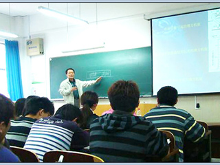 阜阳师范学院吕新颖教授应邀来冰球官网作学术报告