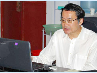 华中师范大学副校长李向农教授应邀到冰球官网讲学