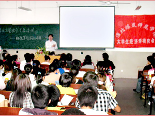 中国矿业大学卜华教授应邀来冰球官网讲学